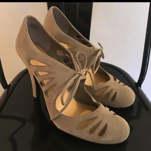 CROWN VINTAGE Cut-Out Mary Jane Heels